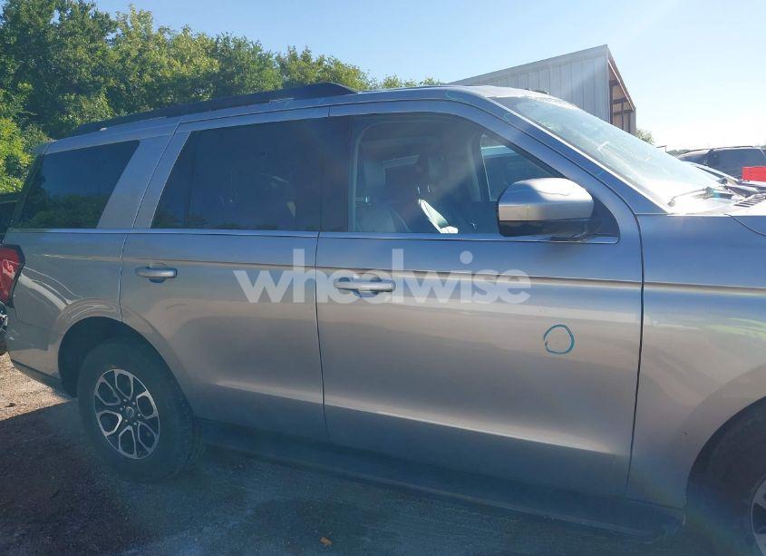 Photo 13 of 2024 Ford Expedition XLT (VIN 1FMJU1J89REA34338)