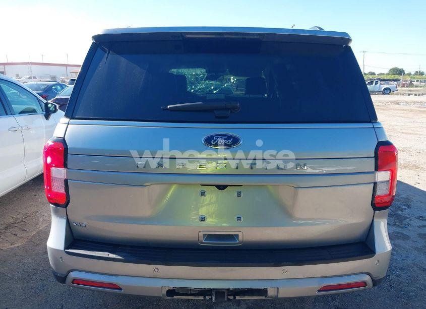 Photo 16 of 2024 Ford Expedition XLT (VIN 1FMJU1J89REA34338)
