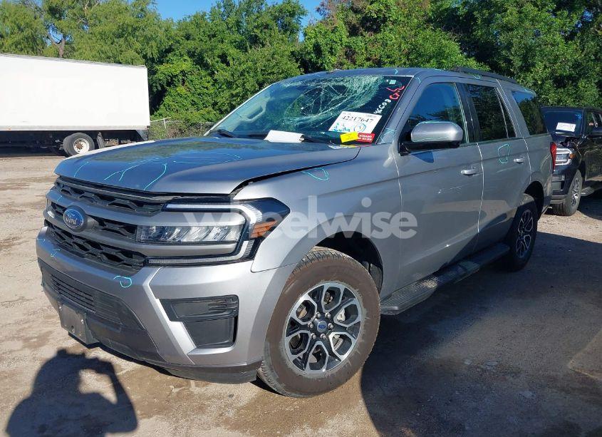 Photo 2 of 2024 Ford Expedition XLT (VIN 1FMJU1J89REA34338)