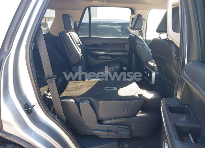 Photo 8 of 2024 Ford Expedition XLT (VIN 1FMJU1J89REA34338)