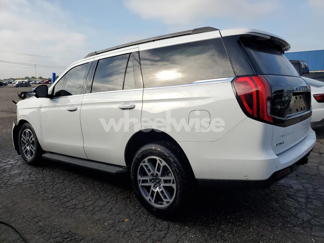 Photo 2 of 2025 FORD EXPEDITION ACTIVE (VIN 1FMJU1J89SEA16170)