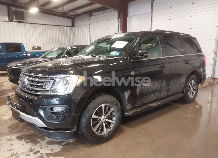 Photo 2 of 2018 Ford Expedition XLT (VIN 1FMJU1JT0JEA30011)