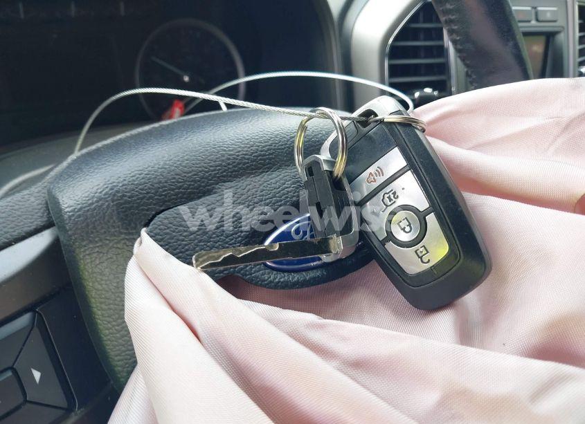 Photo 11 of 2019 Ford Expedition XLT (VIN 1FMJU1JT0KEA72504)