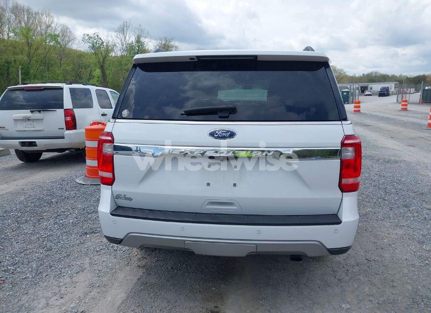 Photo 16 of 2019 Ford Expedition XLT (VIN 1FMJU1JT0KEA72504)