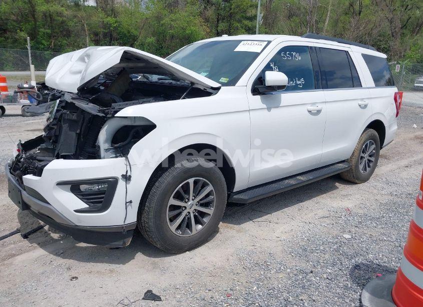 Photo 2 of 2019 Ford Expedition XLT (VIN 1FMJU1JT0KEA72504)