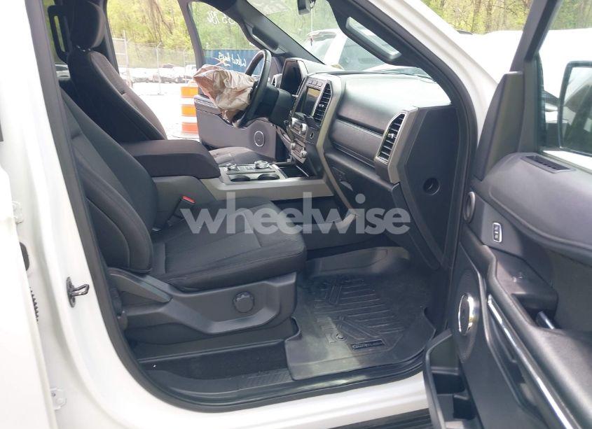 Photo 5 of 2019 Ford Expedition XLT (VIN 1FMJU1JT0KEA72504)