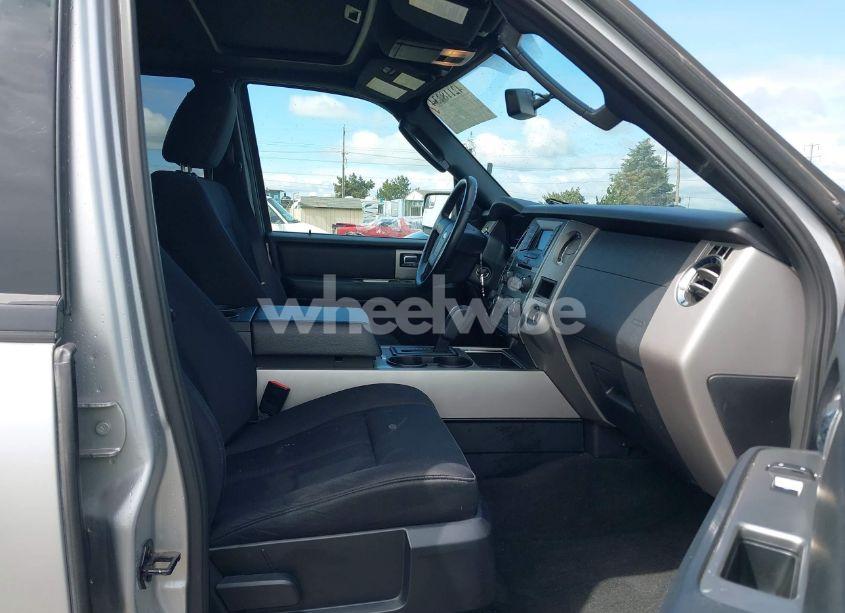 Photo 5 of 2017 Ford Expedition XLT (VIN 1FMJU1JT1HEA52786)