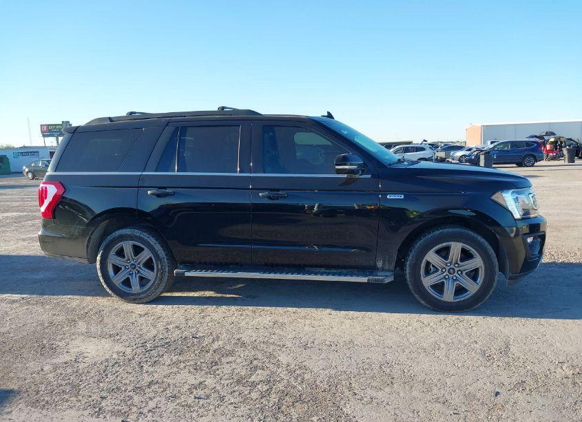 Photo 13 of 2018 Ford Expedition XLT (VIN 1FMJU1JT1JEA63793)