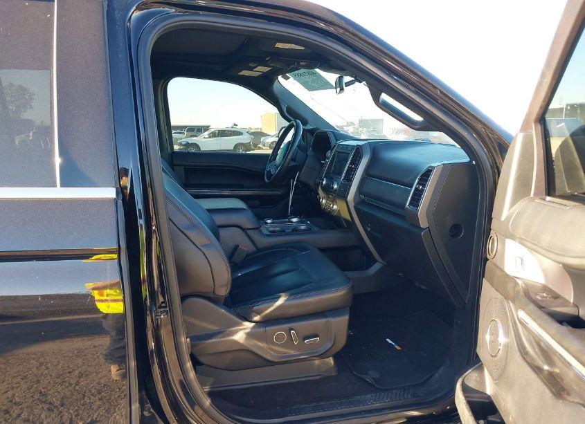 Photo 5 of 2018 Ford Expedition XLT (VIN 1FMJU1JT1JEA63793)