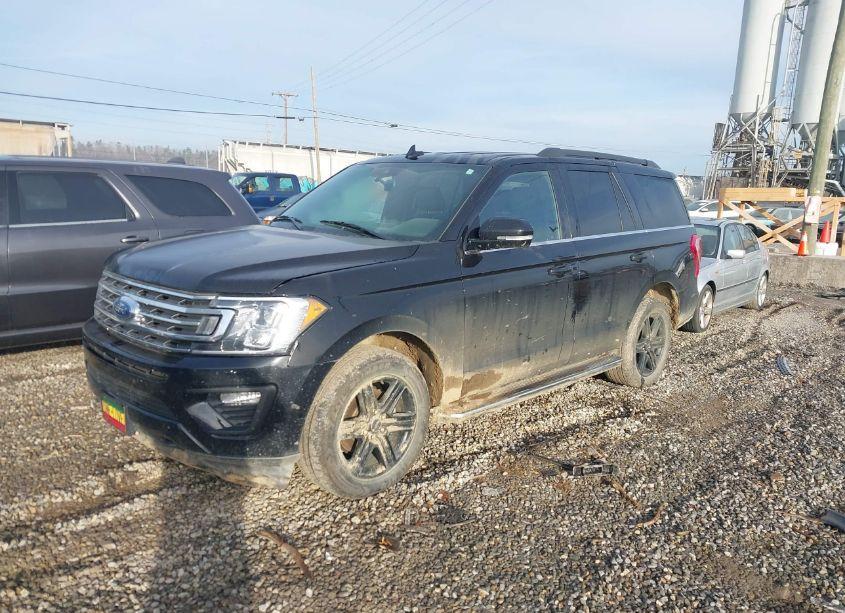 Photo 2 of 2021 Ford Expedition XLT (VIN 1FMJU1JT1MEA32323)