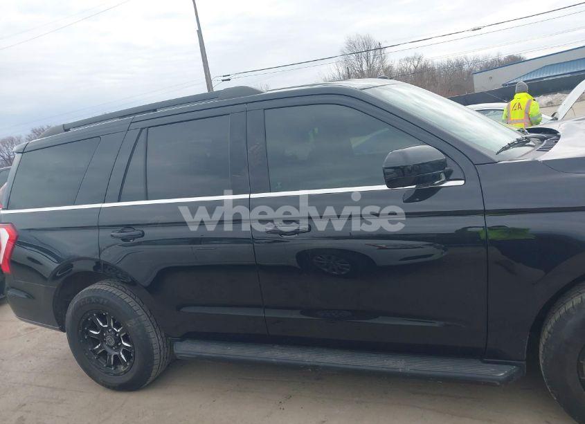 Photo 13 of 2019 Ford Expedition XLT (VIN 1FMJU1JT2KEA53534)