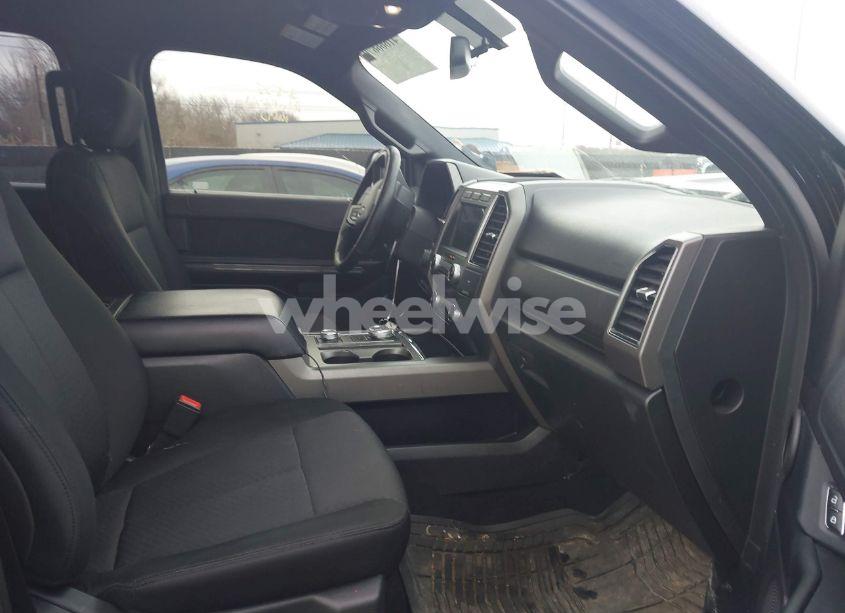 Photo 5 of 2019 Ford Expedition XLT (VIN 1FMJU1JT2KEA53534)