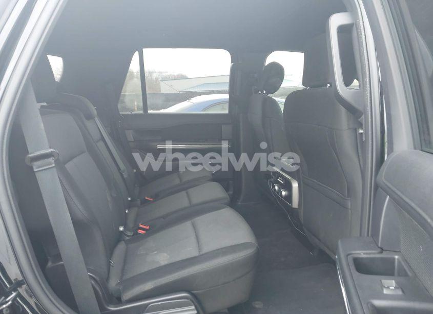 Photo 8 of 2019 Ford Expedition XLT (VIN 1FMJU1JT2KEA53534)
