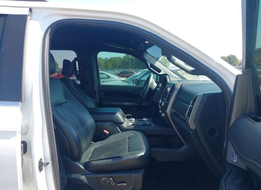 Photo 5 of 2019 Ford Expedition XLT (VIN 1FMJU1JT2KEA69233)