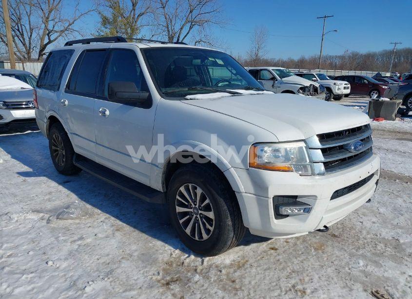 2016 Ford Expedition XLT (VIN 1FMJU1JT3GEF38935) main photo
