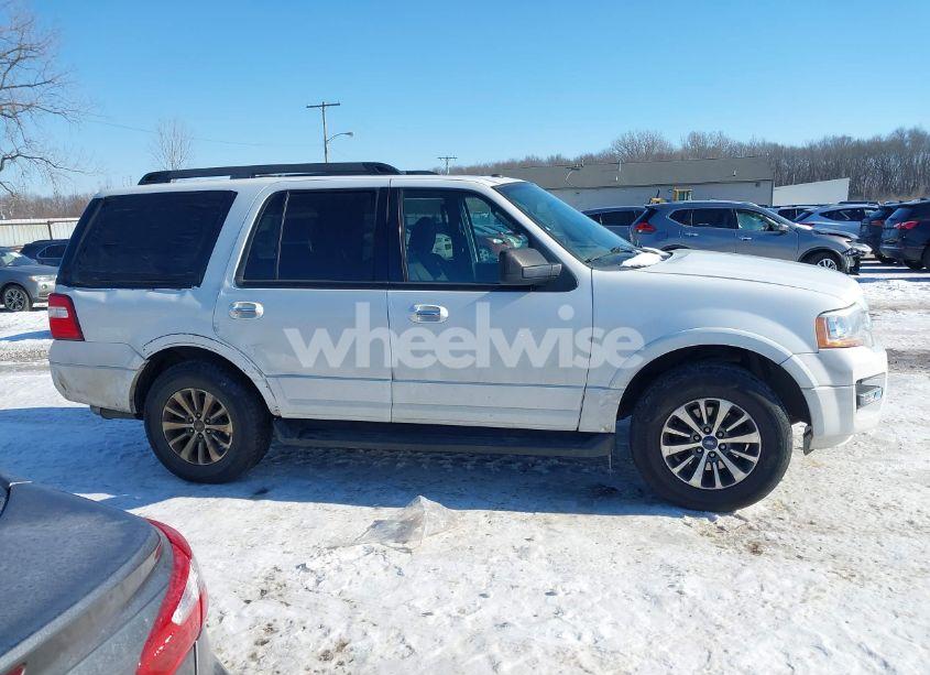 Photo 13 of 2016 Ford Expedition XLT (VIN 1FMJU1JT3GEF38935)