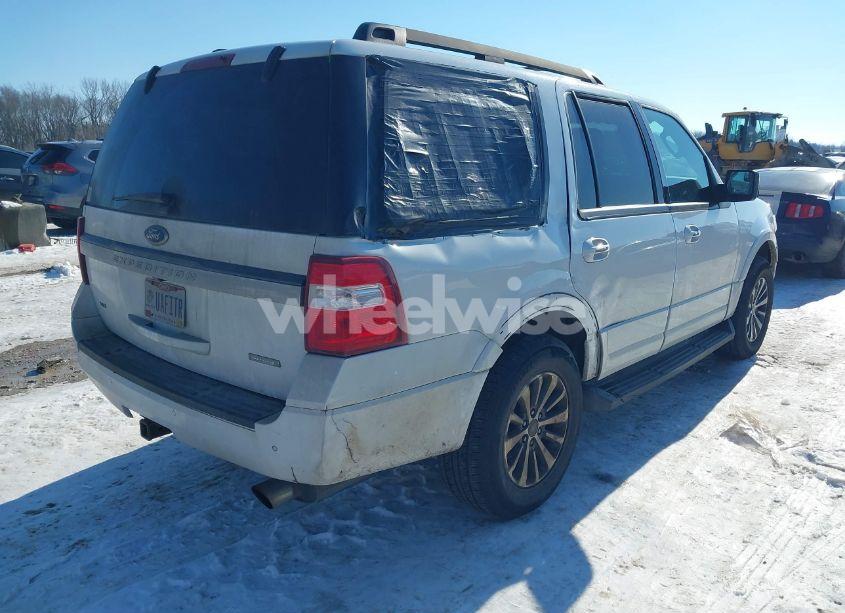Photo 4 of 2016 Ford Expedition XLT (VIN 1FMJU1JT3GEF38935)