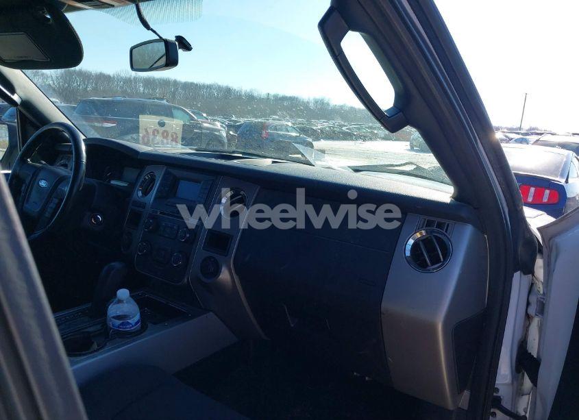 Photo 5 of 2016 Ford Expedition XLT (VIN 1FMJU1JT3GEF38935)