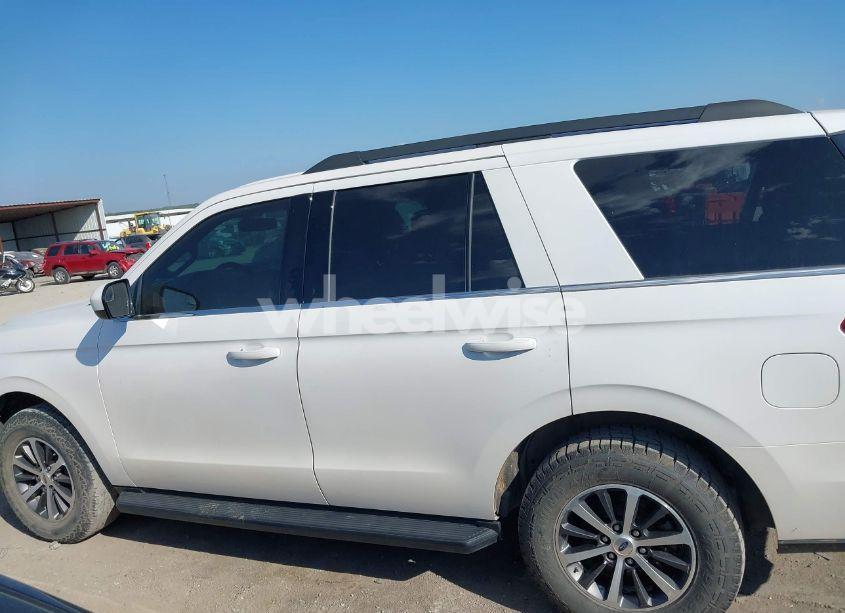 Photo 14 of 2018 Ford Expedition XLT (VIN 1FMJU1JT3JEA15535)