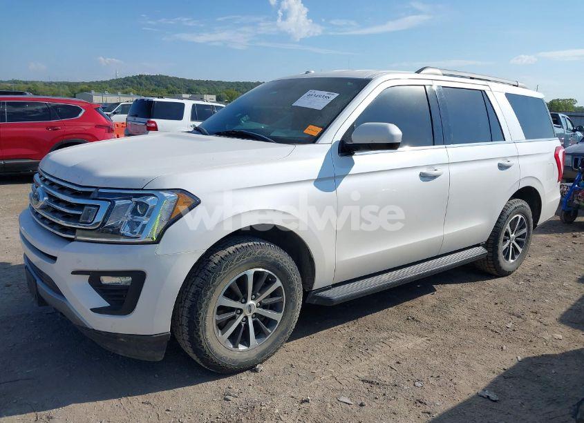Photo 2 of 2018 Ford Expedition XLT (VIN 1FMJU1JT3JEA15535)