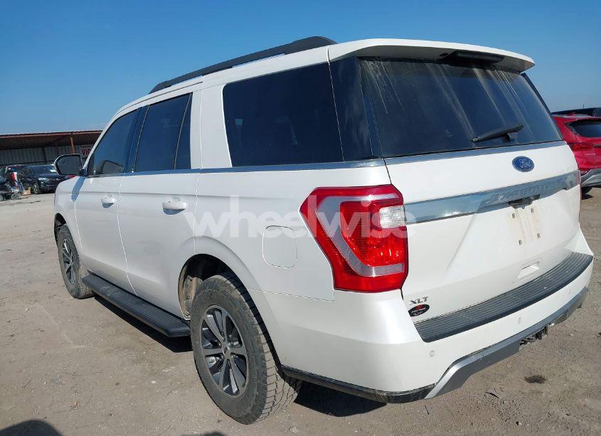 Photo 3 of 2018 Ford Expedition XLT (VIN 1FMJU1JT3JEA15535)