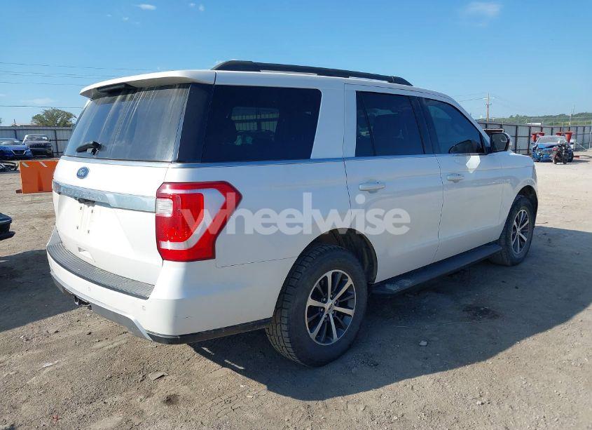 Photo 4 of 2018 Ford Expedition XLT (VIN 1FMJU1JT3JEA15535)