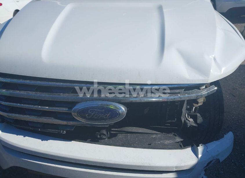 Photo 10 of 2018 Ford Expedition XLT (VIN 1FMJU1JT5JEA00437)
