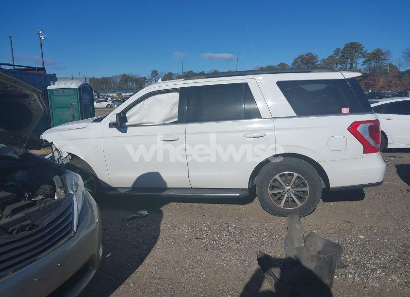 Photo 14 of 2018 Ford Expedition XLT (VIN 1FMJU1JT5JEA00437)