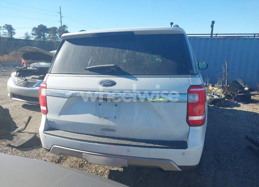 Photo 16 of 2018 Ford Expedition XLT (VIN 1FMJU1JT5JEA00437)