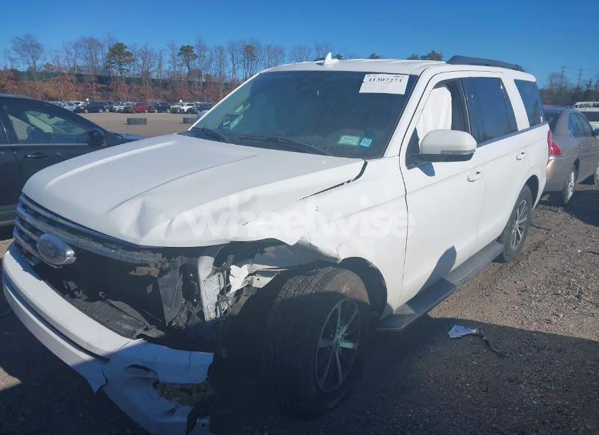 Photo 2 of 2018 Ford Expedition XLT (VIN 1FMJU1JT5JEA00437)