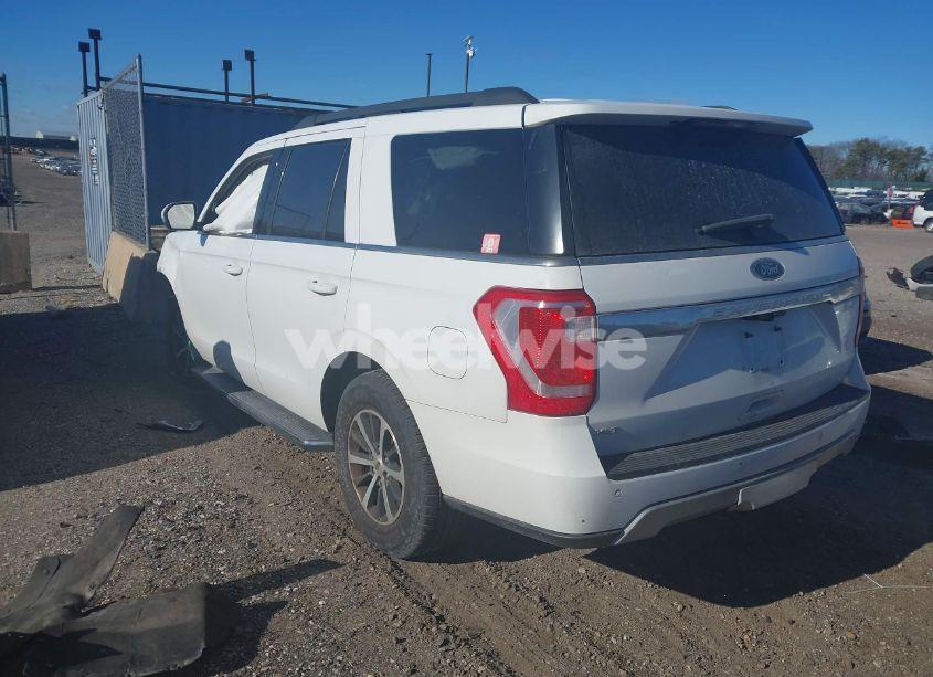 Photo 3 of 2018 Ford Expedition XLT (VIN 1FMJU1JT5JEA00437)