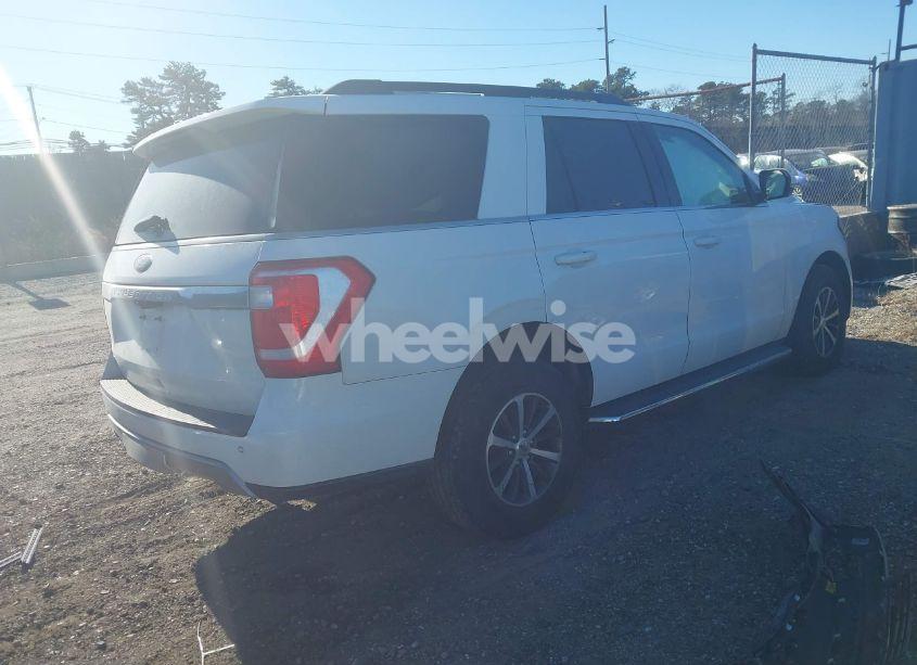 Photo 4 of 2018 Ford Expedition XLT (VIN 1FMJU1JT5JEA00437)