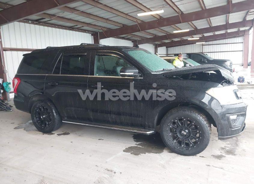 Photo 13 of 2019 Ford Expedition XLT (VIN 1FMJU1JT5KEA01234)