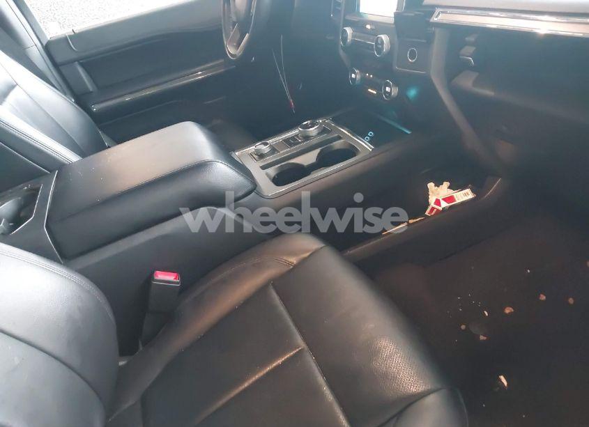 Photo 5 of 2019 Ford Expedition XLT (VIN 1FMJU1JT5KEA01234)