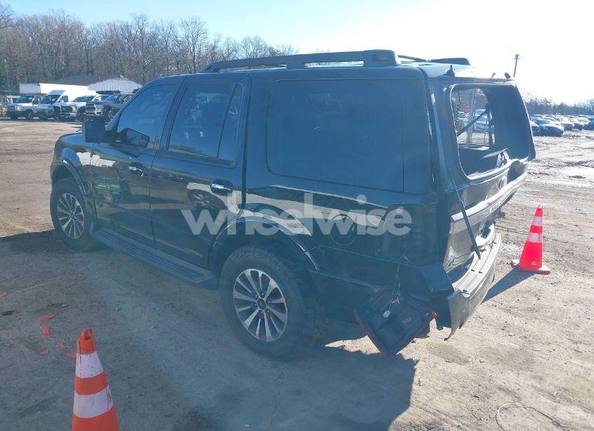 Photo 3 of 2016 Ford Expedition XLT (VIN 1FMJU1JT6GEF37942)
