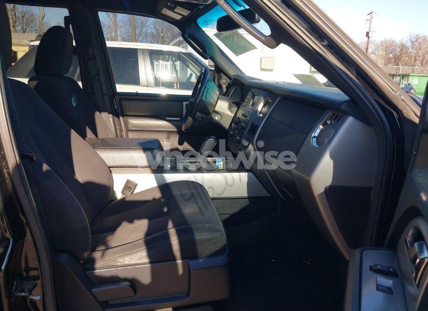 Photo 5 of 2016 Ford Expedition XLT (VIN 1FMJU1JT6GEF37942)