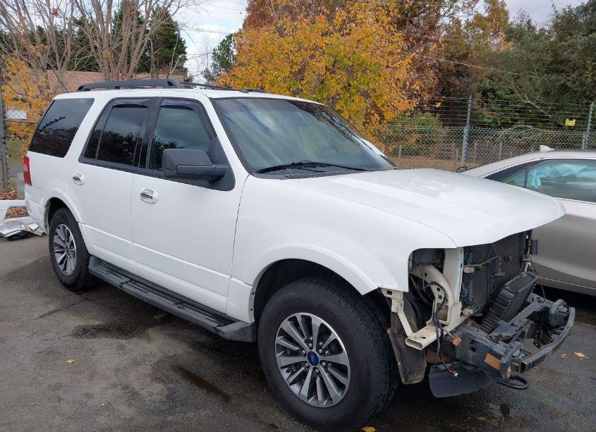 2015 Ford Expedition XLT (VIN 1FMJU1JT7FEF04771) main photo