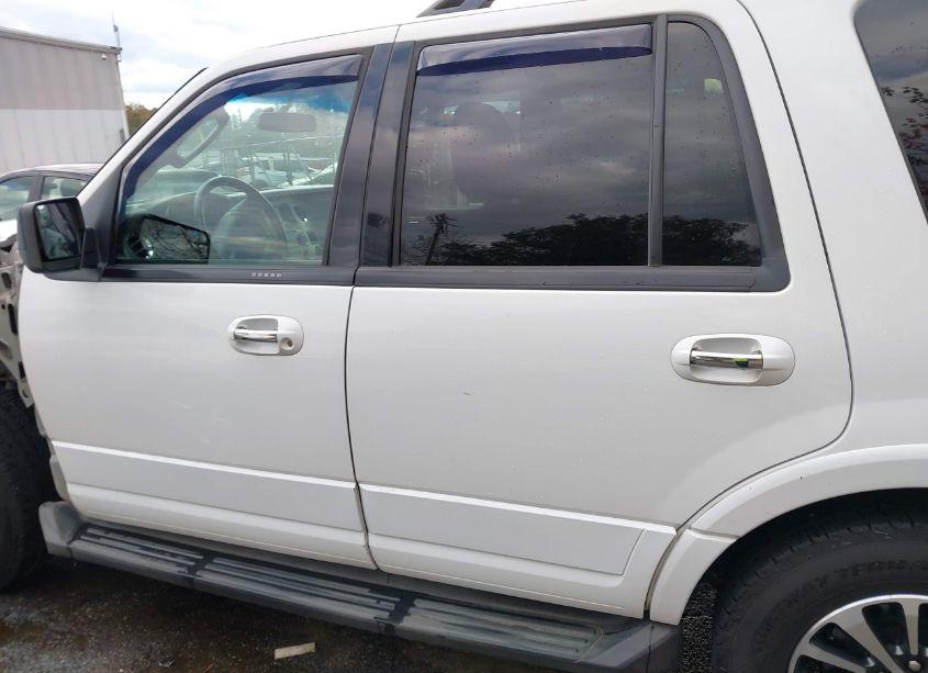 Photo 15 of 2015 Ford Expedition XLT (VIN 1FMJU1JT7FEF04771)
