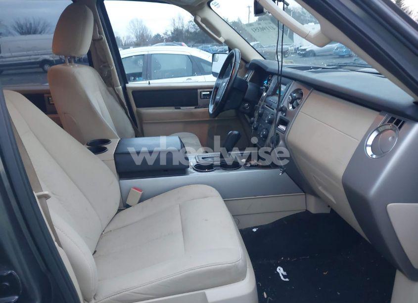 Photo 5 of 2016 Ford Expedition XLT (VIN 1FMJU1JT7GEF51901)