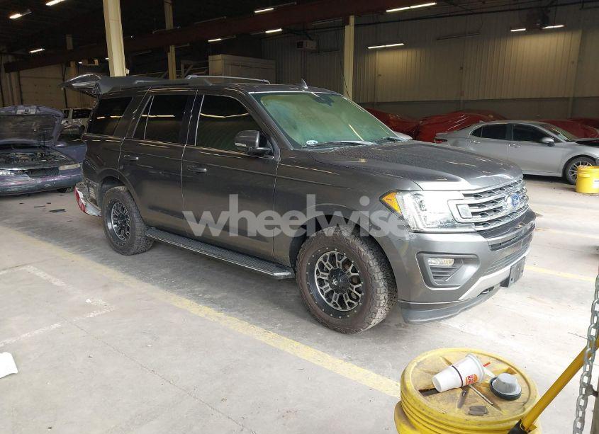 2018 Ford Expedition XLT (VIN 1FMJU1JT7JEA22830) main photo