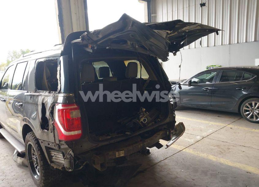 Photo 13 of 2018 Ford Expedition XLT (VIN 1FMJU1JT7JEA22830)