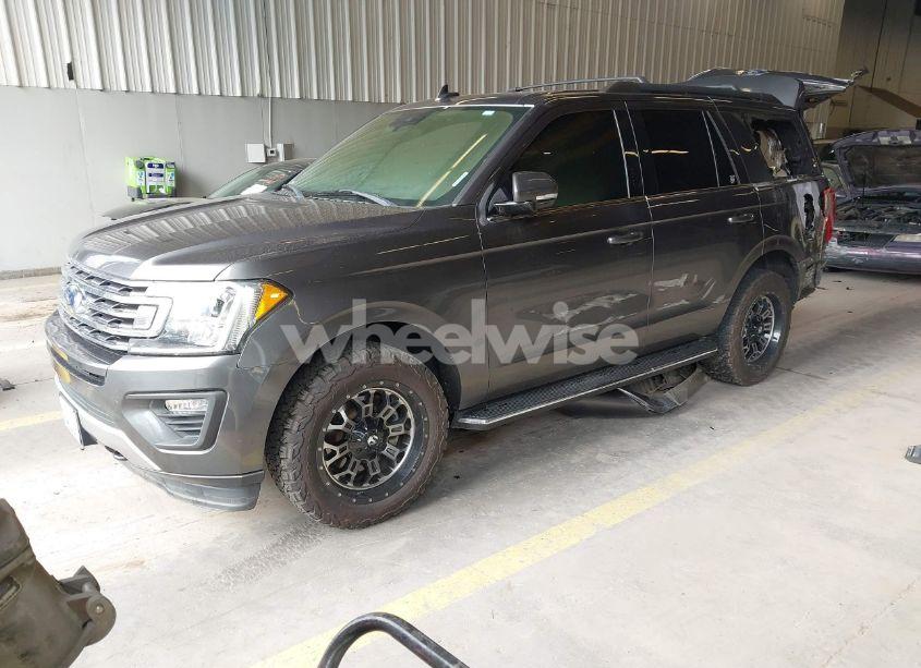 Photo 2 of 2018 Ford Expedition XLT (VIN 1FMJU1JT7JEA22830)