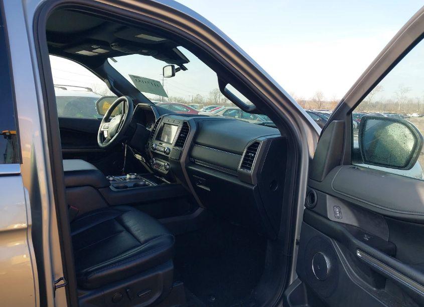 Photo 5 of 2020 Ford Expedition XLT (VIN 1FMJU1JT7LEA52431)