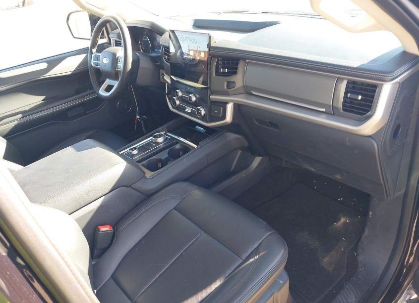 Photo 5 of 2022 Ford Expedition XLT (VIN 1FMJU1JT7NEA67322)