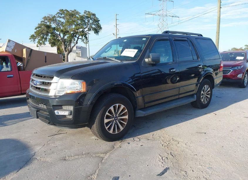 Photo 2 of 2016 Ford Expedition XLT (VIN 1FMJU1JT8GEF17871)