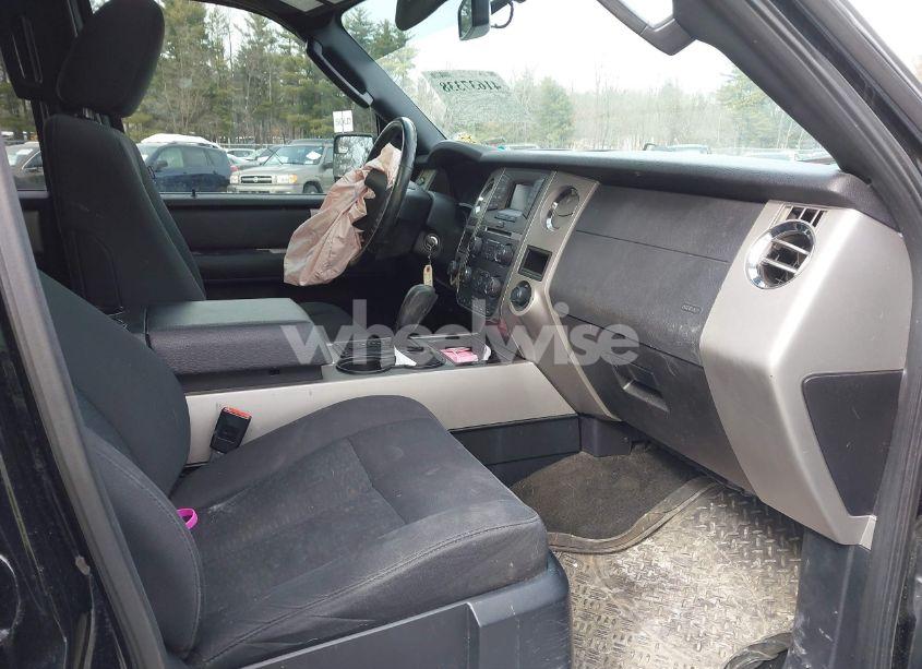 Photo 5 of 2016 Ford Expedition XLT (VIN 1FMJU1JT8GEF33357)