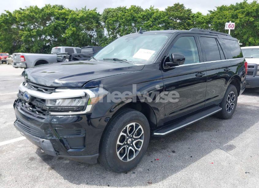 Photo 2 of 2022 Ford Expedition XLT (VIN 1FMJU1JT9NEA67323)