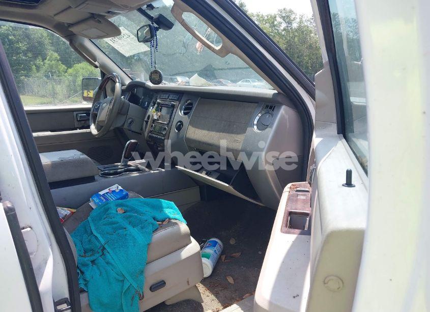 Photo 5 of 2010 Ford Expedition LIMITED (VIN 1FMJU1K57AEA07048)