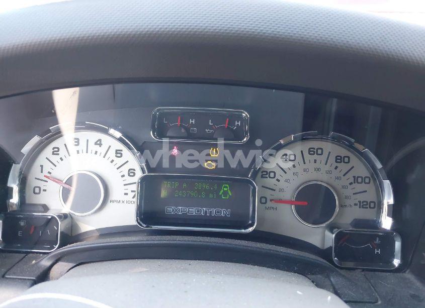 Photo 7 of 2010 Ford Expedition LIMITED (VIN 1FMJU1K59AEA25146)