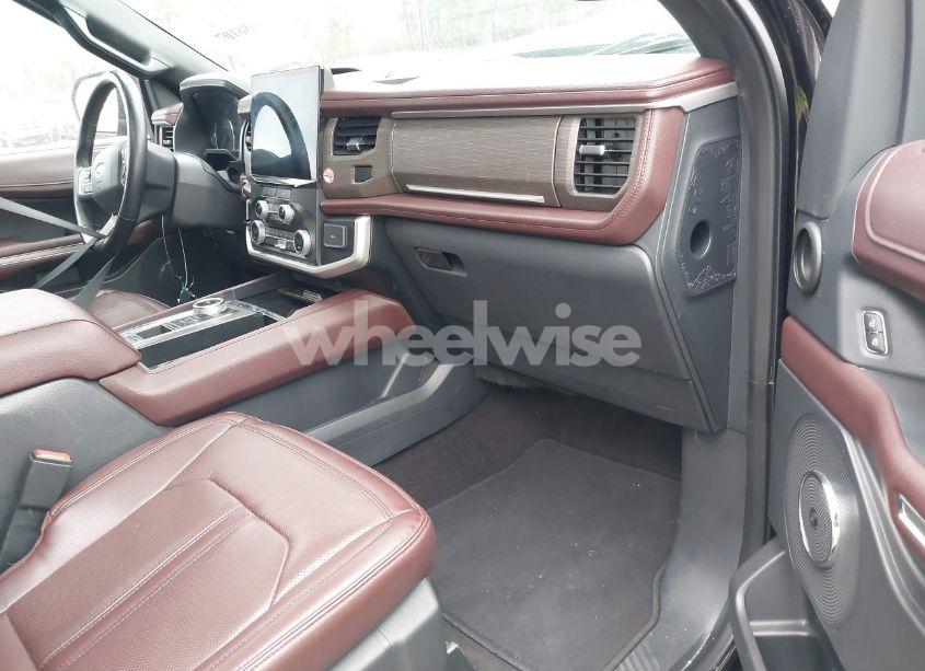 Photo 5 of 2023 Ford Expedition LIMITED (VIN 1FMJU1K80PEA29105)